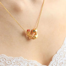 Lade das Bild in den Galerie-Viewer, Goldene Mew Halskette mit Blumenmotiv