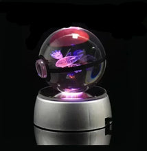 Lade das Bild in den Galerie-Viewer, Kristall Pokeball mit 3D Effekt Realxo Mewtu Pikachu uvm. kaufen