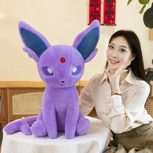 Lade das Bild in den Galerie-Viewer, XXL Psiana Espeon Stofftier – Mystische Eleganz zum Kuscheln!