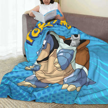 Lade das Bild in den Galerie-Viewer, Flauschige Blastoise Decke – Kuschelspaß mit dem mächtigen Turtok!