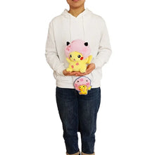 Lade das Bild in den Galerie-Viewer, Sakura Pikachu Plüsch Pokemon Kuscheltier (ca. 16cm)