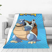 Lade das Bild in den Galerie-Viewer, Flauschige Blastoise Decke – Kuschelspaß mit dem mächtigen Turtok!