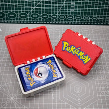 Lade das Bild in den Galerie-Viewer, Stabile Pokémon Karten Aufbewahrungsbox für große und kleine Trainer
