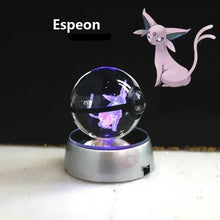 Lade das Bild in den Galerie-Viewer, Kristall Pokeball mit 3D Effekt Realxo Mewtu Pikachu uvm. kaufen