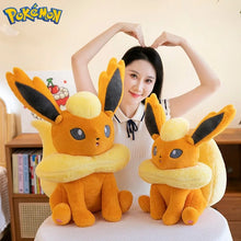 Lade das Bild in den Galerie-Viewer, XXL Flamara Flareon Plüschtier Pokemon (45/60/80cm)
