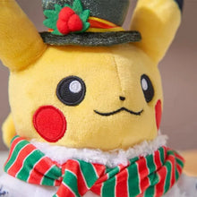 Lade das Bild in den Galerie-Viewer, Pikachu Kuscheltier in weihnachtlichen Motiven