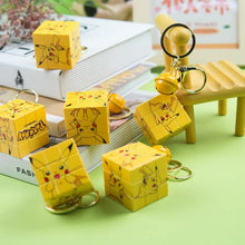 Lade das Bild in den Galerie-Viewer, Mini Pikachu Zauberwürfel Look Schlüsselanhänger