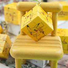 Lade das Bild in den Galerie-Viewer, Mini Pikachu Zauberwürfel Look Schlüsselanhänger