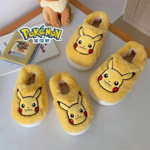Lade das Bild in den Galerie-Viewer, Flauschige Kuschel Hausschuhe im Pikachu, Evoli, Bisasam oder Relaxo Look