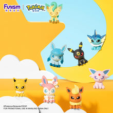 Lade das Bild in den Galerie-Viewer, Spielset 8 Stk. Pokebälle mit Evoli Entwicklungen Figuren