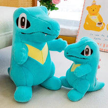 Lade das Bild in den Galerie-Viewer, XXL Totodile Karnimani Plüsch Pokemon (ca. 30cm oder 45cm)
