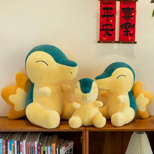 Lade das Bild in den Galerie-Viewer, XXL Feurigel Cyndaquil Pokemon Plüschtiere (ca. 30cm bis 70cm)