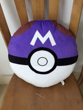Lade das Bild in den Galerie-Viewer, Großes Plüsch Pokéball Kissen ca. 40x40cm kaufen