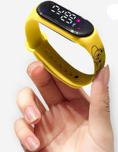 Lade das Bild in den Galerie-Viewer, Digitale Armbanduhr für Kinder mit LED und Aufladefunktion kaufen