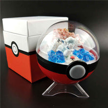 Lade das Bild in den Galerie-Viewer, Großer Pokeball mit Pokemon Figur kaufen
