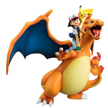 Lade das Bild in den Galerie-Viewer, Ash Ketchum & Charizard / Glurak Lizardon Sammel Figur Pokemon kaufen