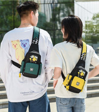 Lade das Bild in den Galerie-Viewer, Pokemon Sling Bag - Kleiner Rucksack Tasche mit Pikachu Motiv kaufen