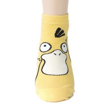 Lade das Bild in den Galerie-Viewer, Süße Pokemon Socken (Pikachu, Charmander, Enton oderSchiggy) kaufen