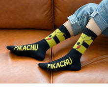 Lade das Bild in den Galerie-Viewer, Stylishe Pokemon Pikachu Socken kaufen