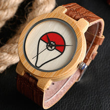 Lade das Bild in den Galerie-Viewer, Pokeball Pokemon Bambus Holz Armbanduhr kaufen