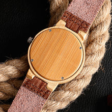 Lade das Bild in den Galerie-Viewer, Pokeball Pokemon Bambus Holz Armbanduhr kaufen