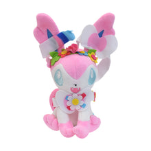 Lade das Bild in den Galerie-Viewer, Blumen Pokemon Stofftiere Evoli, Galarian Gallopa, Feelinara, Hopplo uvm. kaufen
