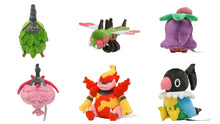 Lade das Bild in den Galerie-Viewer, Pokemon Stofftiere Glaceon Dusknoir Vespiquen Chatot Rotom Pachirisu Empoleon etc.
