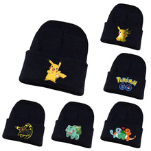 Lade das Bild in den Galerie-Viewer, Pikachu und Pokemon Winter Mützen im Comic Look
