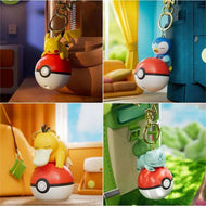 Pokeball mit Pokemon Keychain Anhänger