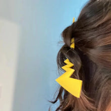 Lade das Bild in den Galerie-Viewer, Pokemon Pikachu Haarstecker
