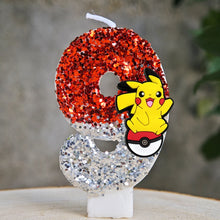 Lade das Bild in den Galerie-Viewer, Glitter Pokmeon Pikachu Kerzen für Geburtstage mit Jahreszahl in verschiedenen Farben
