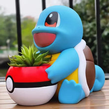 Lade das Bild in den Galerie-Viewer, Schiggy Squirtle Figur mit Topf im Pokeball Look
