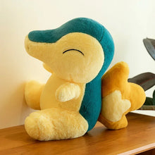 Lade das Bild in den Galerie-Viewer, XXL Feurigel Cyndaquil Pokemon Plüschtiere (ca. 30cm bis 70cm)
