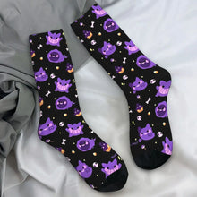 Lade das Bild in den Galerie-Viewer, Farbenfrohe Gengar Socken in vielen bunten Motiven
