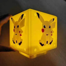 Lade das Bild in den Galerie-Viewer, Pokemon Pikachu Nachtlicht Lampe in Würfelform (10*10*10cm)
