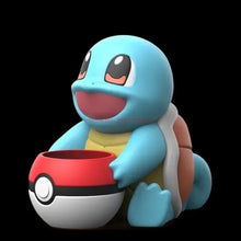 Lade das Bild in den Galerie-Viewer, Schiggy Squirtle Figur mit Topf im Pokeball Look

