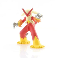 Lade das Bild in den Galerie-Viewer, Blaziken Lohgock Pokemon Figur
