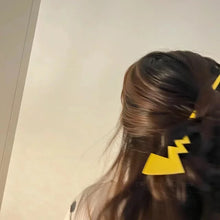 Lade das Bild in den Galerie-Viewer, Pokemon Pikachu Haarstecker
