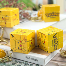 Lade das Bild in den Galerie-Viewer, Mini Pikachu Zauberwürfel Look Schlüsselanhänger
