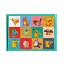 Lade das Bild in den Galerie-Viewer, Poke Ball Geschenk Set mit 12 Bällen und Figuren
