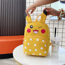 Lade das Bild in den Galerie-Viewer, Pokémon Pikachu Rucksack mit lustigen Punkten kaufen
