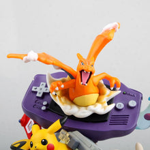 Lade das Bild in den Galerie-Viewer, Pokemon Pikachu Glurak / Charizard Gameboy Statue (18.5cm) kaufen
