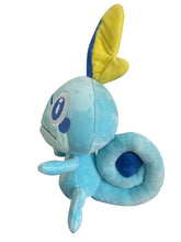 Lade das Bild in den Galerie-Viewer, Memmeon Sobble Plüschtier (ca. 27cm) kaufen
