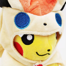 Lade das Bild in den Galerie-Viewer, Plüschfigur Pokémon Pikachu verkleidet als Victini, ca. 20 cm kaufen

