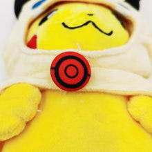Lade das Bild in den Galerie-Viewer, Plüschfigur Pokémon Pikachu verkleidet als Victini, ca. 20 cm kaufen
