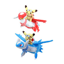 Lade das Bild in den Galerie-Viewer, Pikachu &amp; Latios / Latias Plüsch Pokemon Plüschtier (ca. 25cm) kaufen
