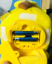 Lade das Bild in den Galerie-Viewer, Sprechender Pikachu Kuschel Pokemon - Pikachu spricht und lacht kaufen
