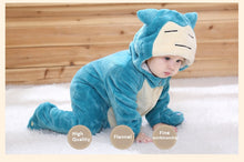 Lade das Bild in den Galerie-Viewer, Pokemon Baby Pyjama Schlafanzug im süßen Relaxo Snorlax Look kaufen
