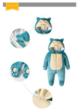 Lade das Bild in den Galerie-Viewer, Pokemon Baby Pyjama Schlafanzug im süßen Relaxo Snorlax Look kaufen
