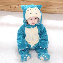 Lade das Bild in den Galerie-Viewer, Pokemon Baby Pyjama Schlafanzug im süßen Relaxo Snorlax Look kaufen
